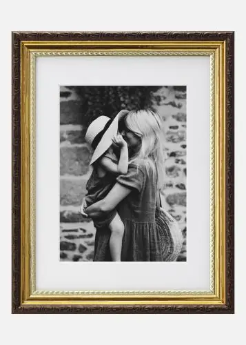 Ofertă specială Pchet întreg fotografii - poză + ramă Auriu cu Paspartu - XS (13x18 cm)
