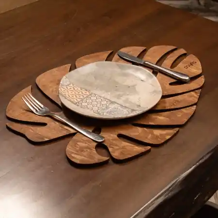 Set suporturi farfurii din lemn (4 bucati) Monstera Nuc 33x45 cm Comandă acum