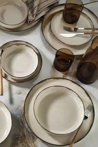 Set vesela de masa (16 bucati) Mod16Ys730P02 Crem 24x24x24 cm Ultima șansă