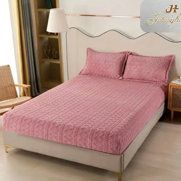 Comandă acum Husa de pat cu elastic si 2 fete de perna, cocolino tip jacquard, uni, pat 2 persoane, roz, C02