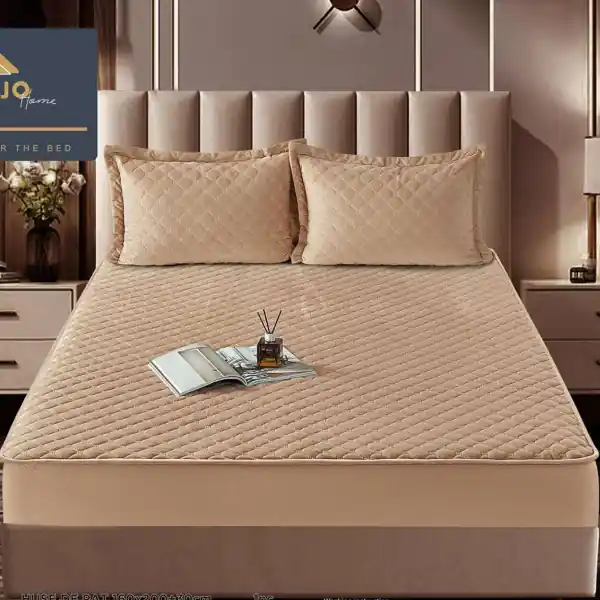 Cumpărături sigure Husa de pat matlasata si 2 fete de perne din catifea, cu elastic, model tip topper, pentru saltea 160x200 cm, bej, HTC-38