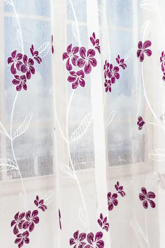 Nu rata Perdea din In Poveste cu Flori Mov cu Alb 300x245cm cu Rejansa - PERD063E_300X245_D2_11_ATL