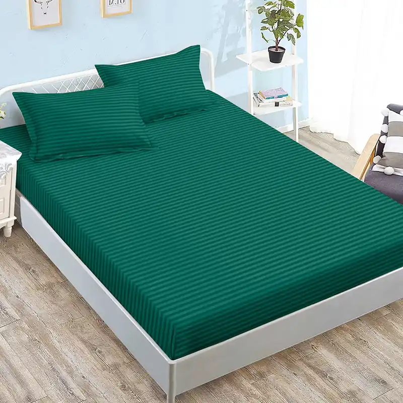 Livrare rapidă Cearceaf din Damasc Premium cu Elastic - 140/160x200 + 2 Fete Perna - Verde Smarald - CEDM_L096A